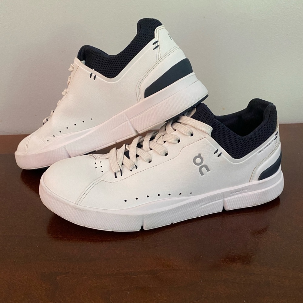 ON Women’s The Roger Advantage Textile Synthetic White Midnight Trainer Sneakers